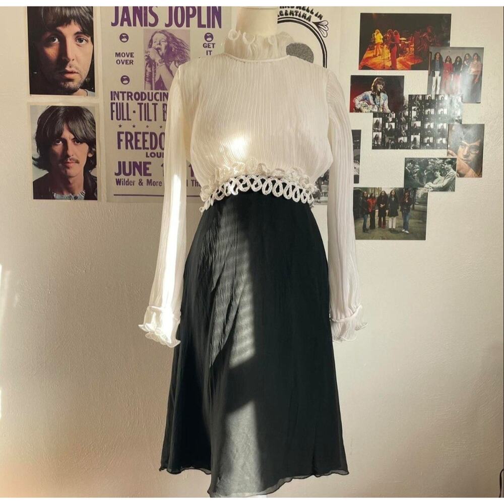 Mad Men / Gothic Romance Vintage 1960s/70s Elinor Gay Original Dress size small